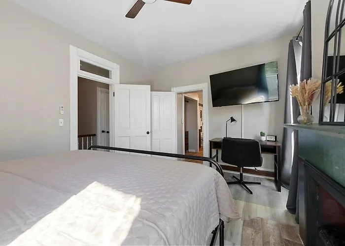 Perfect Location-short North Huge4-car Garage Holiday home Columbus