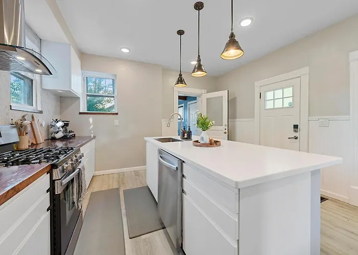 Perfect Location-short North Huge4-car Garage * Columbus