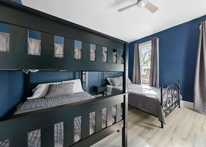 Perfect Location-short North Huge4-car Garage Holiday home Columbus