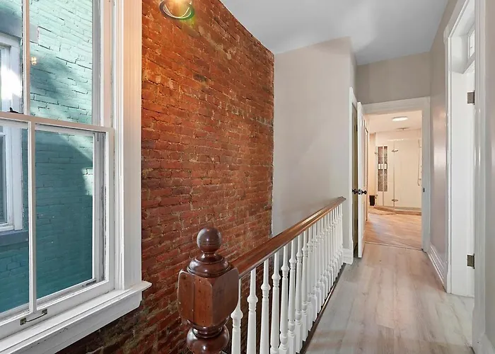 Holiday home Perfect Location-short North Huge4-car Garage