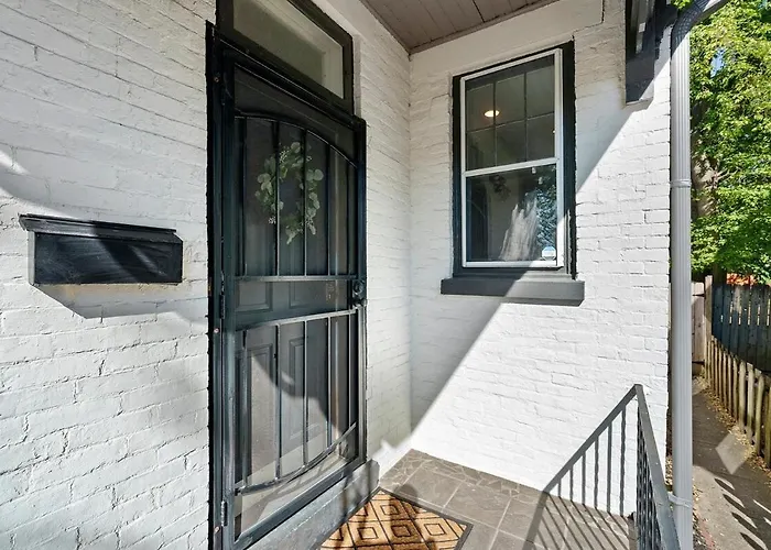Perfect Location-short North Huge4-car Garage *