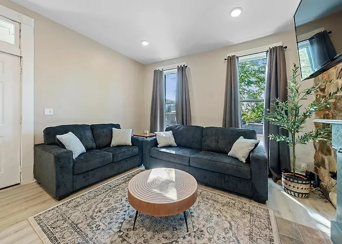 Perfect Location-short North Huge4-car Garage *