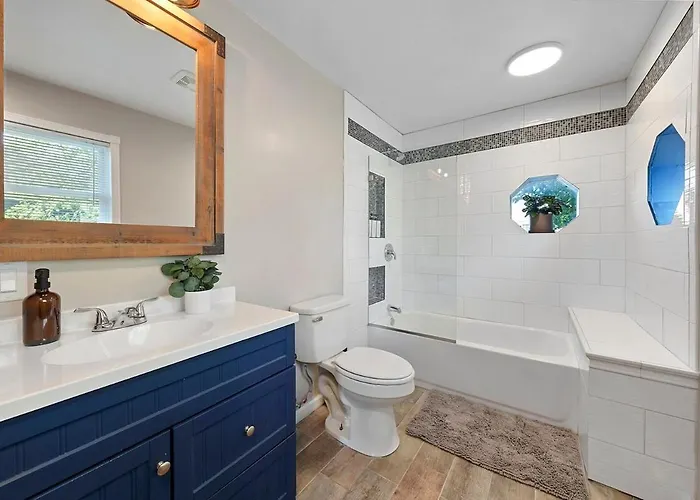 Perfect Location-short North Huge4-car Garage