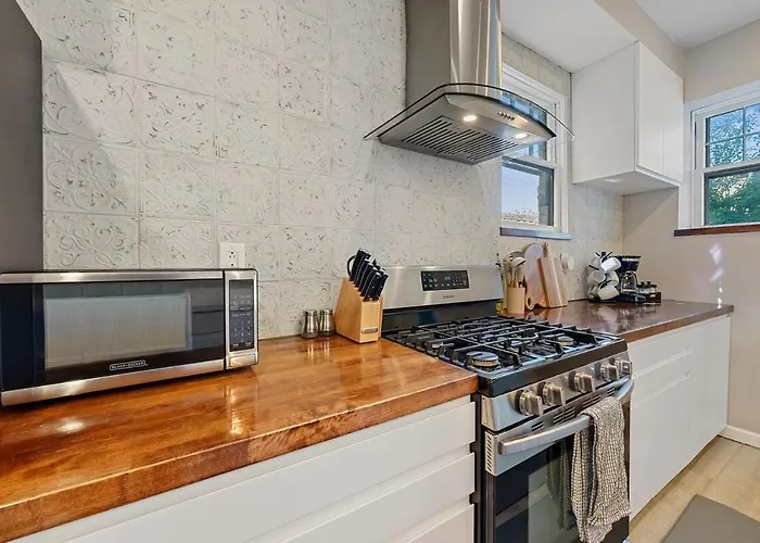 Holiday home Perfect Location-short North Huge4-car Garage