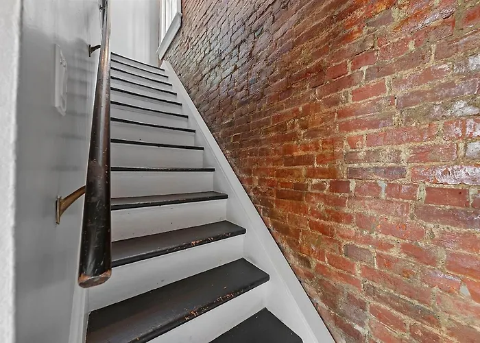 Perfect Location-short North Huge4-car Garage Holiday home