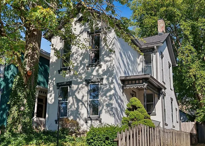 Holiday home Perfect Location-short North Huge4-car Garage *